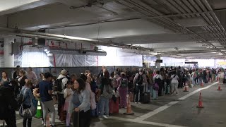TSA staffing shortages cause long lines for second day at Hobby Airport