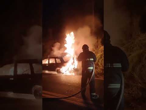 Carro é destruído por incêndio na PR-566 entre Itapejara D'Oeste e Coronel Vivida