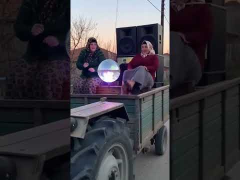 Bu traktörde mazot değil, ritim var 💃🚜 #köymizahı #traktör #reels #keşfet #reels