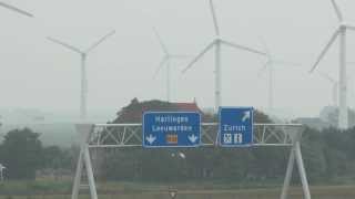 preview picture of video 'Windmolens bij de Afsluitdijk Zurich op grens van Waddenzee en IJsselmeer'