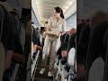 Kesibukan Pramugari Cantik Super Air Jet Dalam Pesawat Sebelum Mendarat