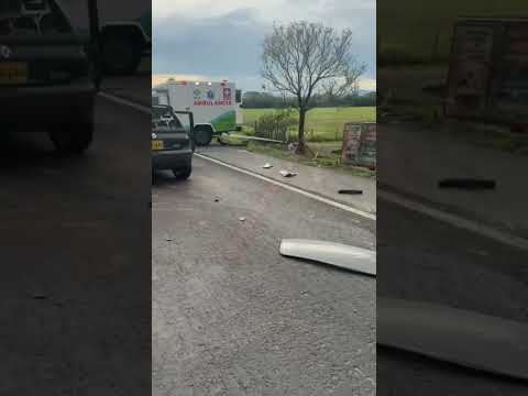 Reporte: choque entre furgón y automóvil en vía La Vara–Barranca de Upía deja lesionados