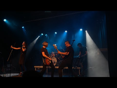 Snakeshit on a plane - alone in the dark (official music video)