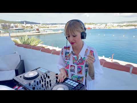 Laura Real DJ Streaming at home Melodic Techno 2020 Ibiza