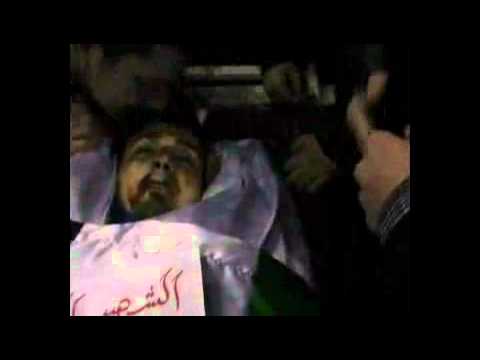 جثمان طارق الأسود في حي الملعب البلدي في مدينة حمص