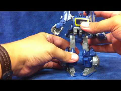 Generations War for Cybertron Deluxe Soundwave