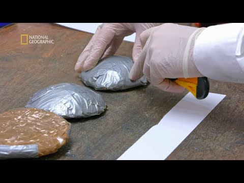 Próbowała przemycić narkotyki metodą na mumie! [Alarm na lotnisku]