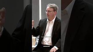 Linus Torvalds Reveals Why Linux Feels Faster #shorts #linux #programmer #knowledge