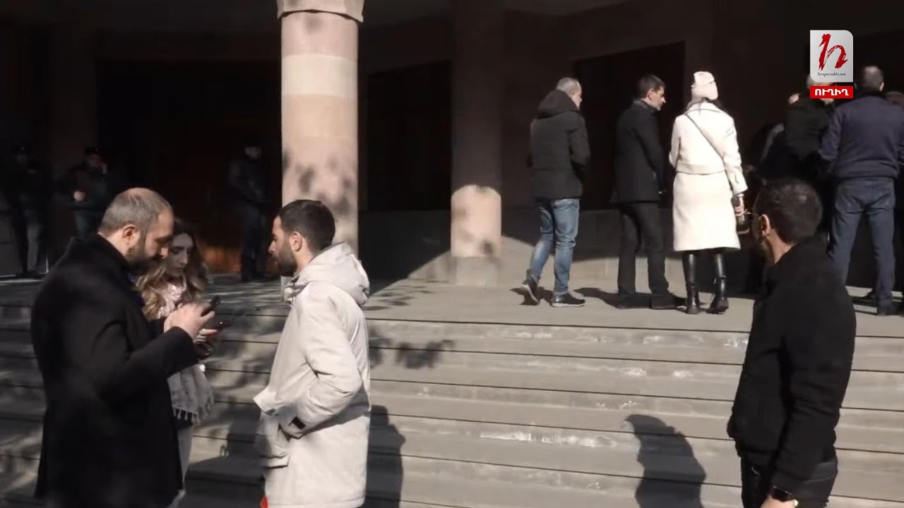 #Հիմա. Զոհված զինծառայողների ծնողների բողոքի ակցիան. ուղիղ