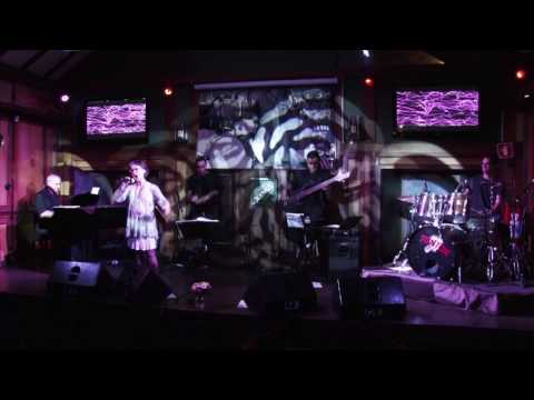 Cristina Longo - Abraçar e Agradecer // É D'Oxum