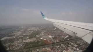 preview picture of video 'Garuda Indonesia Boeing 737-800NG GA827 Landing at Jakarta'