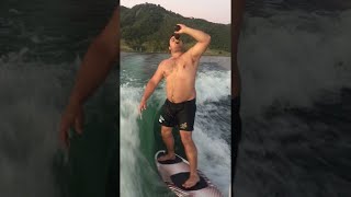 faze tari bea o bere pe val