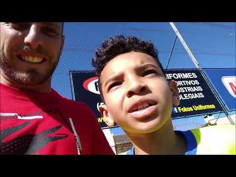 A regra é clara: 3 gols pede música.