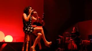 Elena Gadel cantando "Subo al tren" en Sta.Coloma de Farners