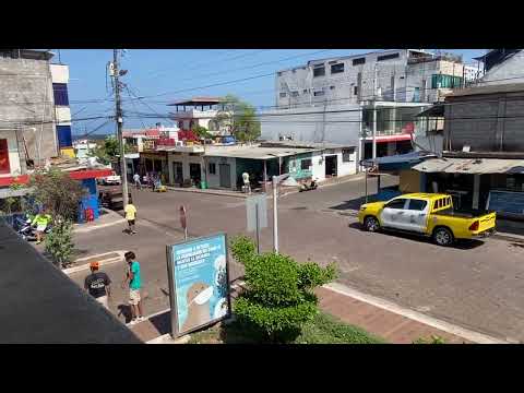 Busy street corner in San Cristobal