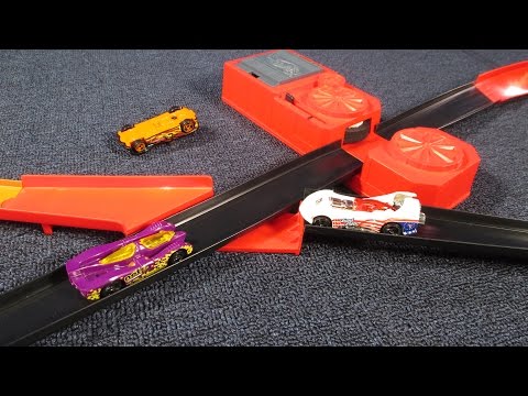 Hot Wheels Starter Set Figure 8 Layout with Crash Intersection from 1996