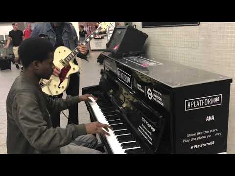 Spontaneous Boogie Woogie Jam with Busker! #platform88