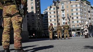 Milan sokaklarında asker devriyesi: Mağazalar protestolar öncesi kepenk kapatıyor