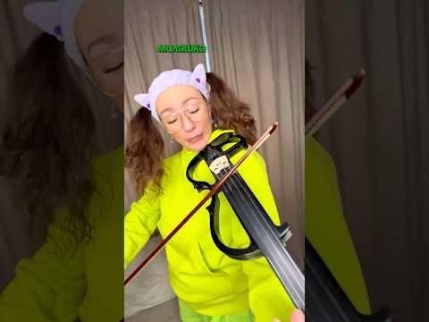 КАКОЙ МЕНЯ ПРЕДСТАВЛЯЕТ МАМА, КОГДА ЗАБИРАЕТ МОЙ ТЕЛЕФОН🤣 #семья #есения #eseniya #ржака #яжмать