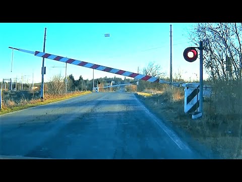 Passaggio a livello Gamalero (AL) treno in transito #levelcrossing #bahnübergang # 철길 건널목