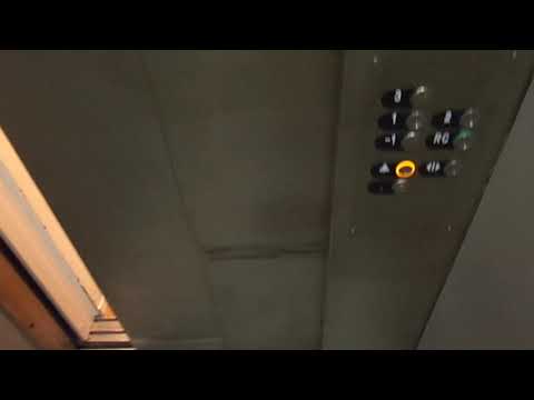 Unknown (mod by Otis Gen2 Mod) Traction Elevator at United Colors of Benetton in Downtown Cannes, FR