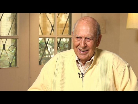 Carl Reiner to Trump: "You're probably the worst president any country's ever had"