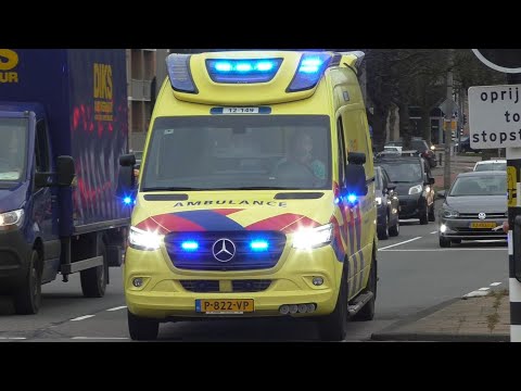 [Luchthoorn] Ambulances 12-145 en 12-149 met spoed in Amsterdam