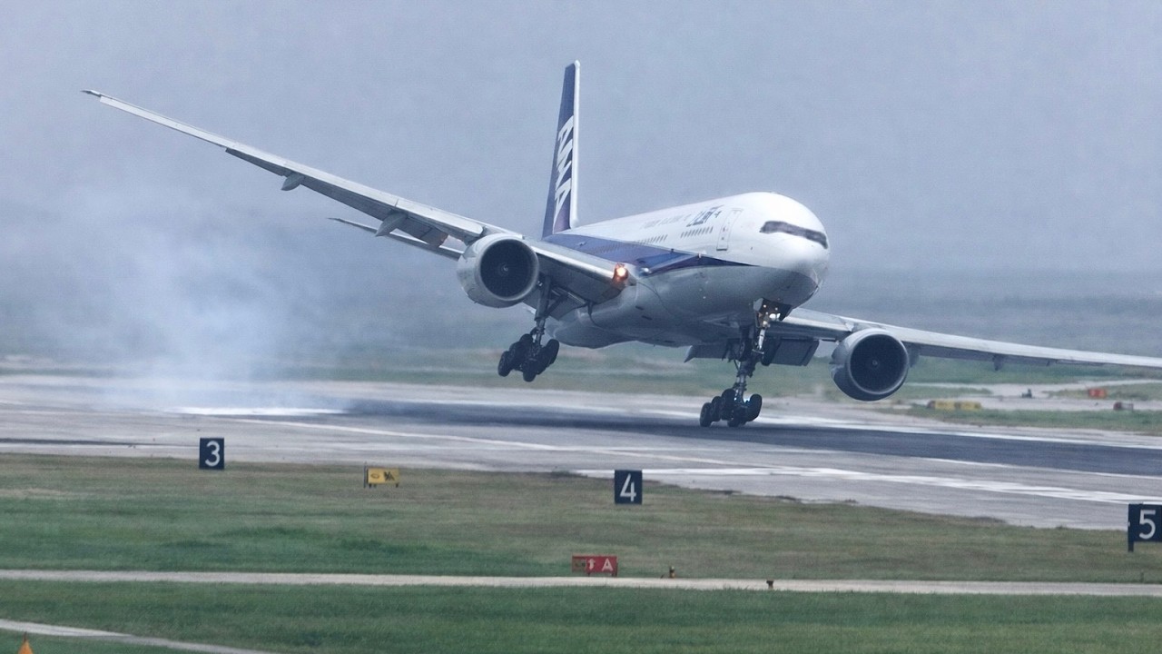 Pilot Forgets Crosswind Correction