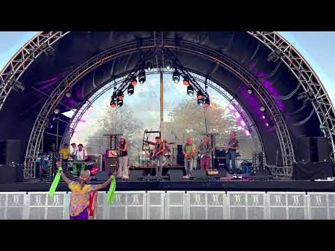 'Knocking on heaven's door' by Groovaholic & friends