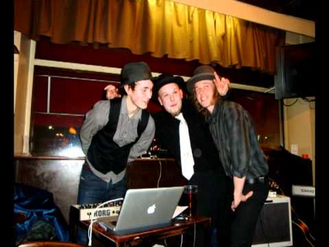 Tarkka-a - Viheltää