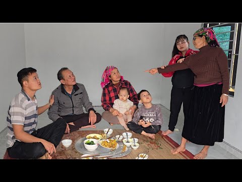 CEO Vịnh helps Cu Bon's family build a kitchen. Things get tense when Luận's mother shows up.