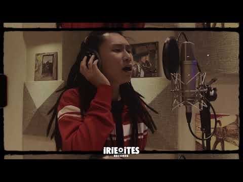 Stinging Ray & Roots Radics & Irie Ites - Fire in your eyes (Official Studio Video)