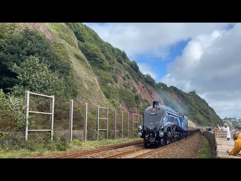 Sir Nigel Gresley gliding along the Dawlish sea wall 19/08/23