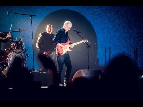 Raymond van het Groenewoud brengt Meisjes samen met Triggerfinger