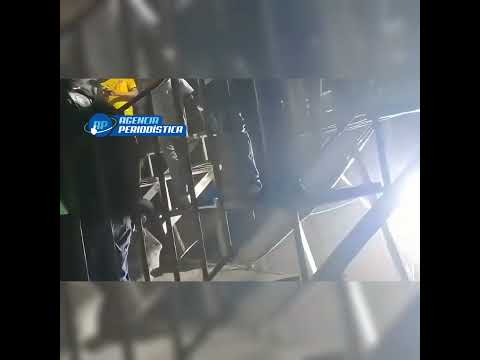 Video desde otro ángulo del momento que un toro salta a las graderías durante corraleja en Coyaima