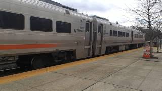preview picture of video 'New Jersey Transit train at Main Street Station, Ramsey, New Jersey'