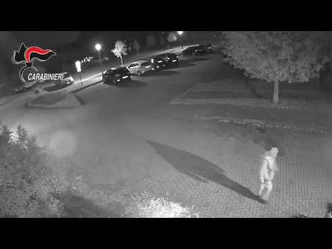 Le immagini di Elia Del Grande in fuga di notte col pedalò sul lago di Monate