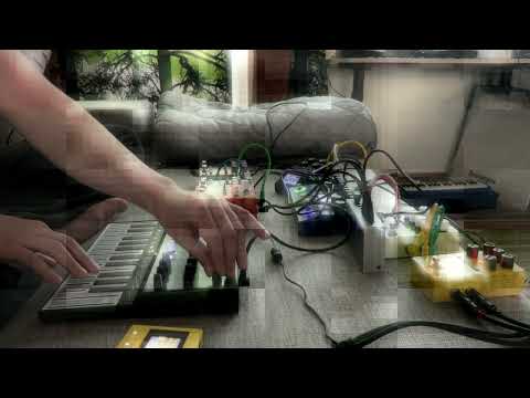 Dusty Drone - Micro Freak, Dwarfcraft Grazer, Chase Bliss Mood Mk2 & Blooper, 1010music Lemon Drop