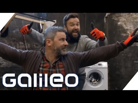 Escape Room: Who can get out of the basement faster? | Galileo | ProSieben