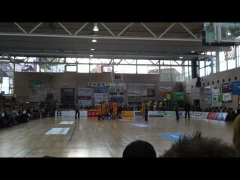 Das 3.Playoff Viertelfinalspiel Kirchheim-Essen beginnt