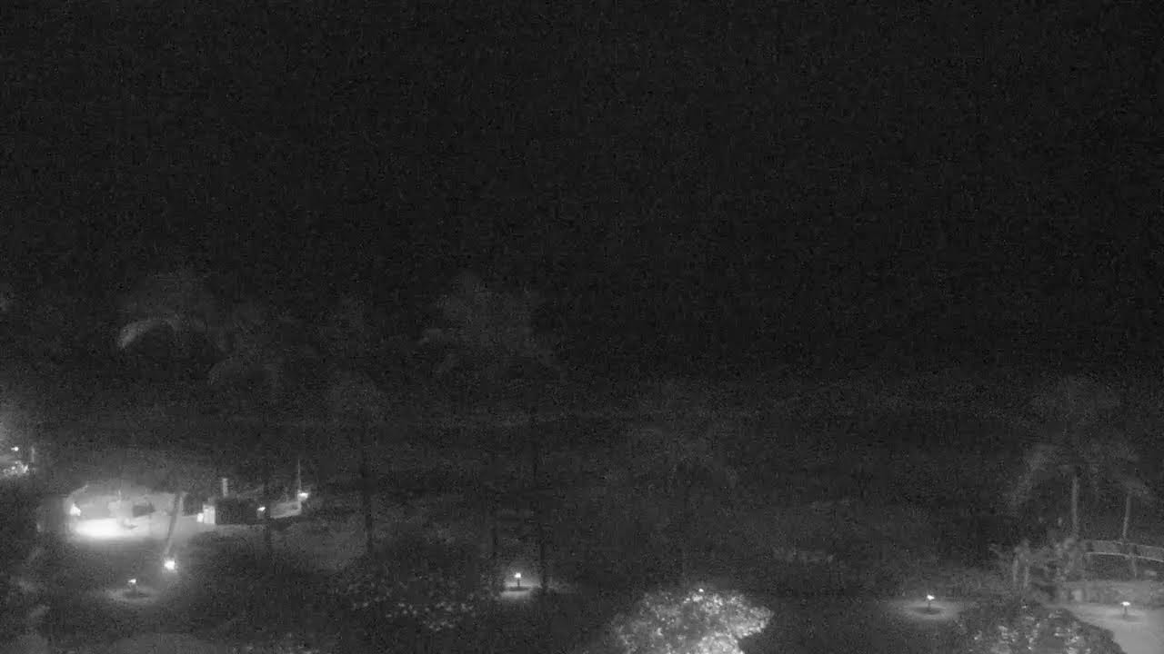 Live webcam view of Polo Beach Cam at Fairmont Kea Lani