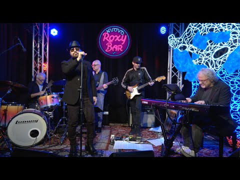 BRACCO DI GRACI, l'operaio circondato dai migliori musicisti italiani live al Nuovo Roxy Bar.