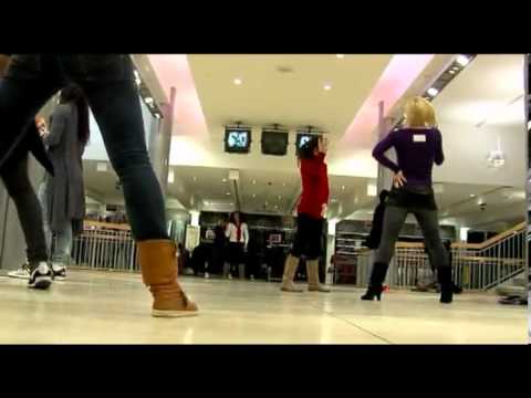 Piet Zoomers Flashmob  ModeMall Wilp