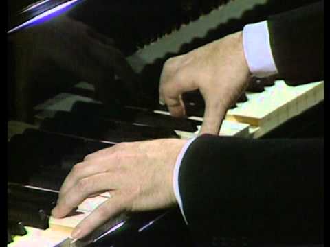 Schubert - Piano Sonata in B Flat Major, D. 960 Second Movement (Andante sostenuto) - Alfred Brendel