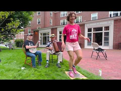 Hey da Ho Buckdance - Miss Moonshine with Gus (acc) & Ryan (banjo) - Django in June shenanigans