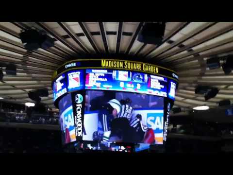 New York Rangers vs Vancouver Canucks fight