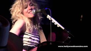 The Band Perry performs &quot;Hip To My Heart&quot; live at secret show in Nashville!