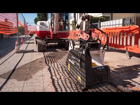 Simex PV 300 vibrating plate compactor and PLB 300 planer for excavator