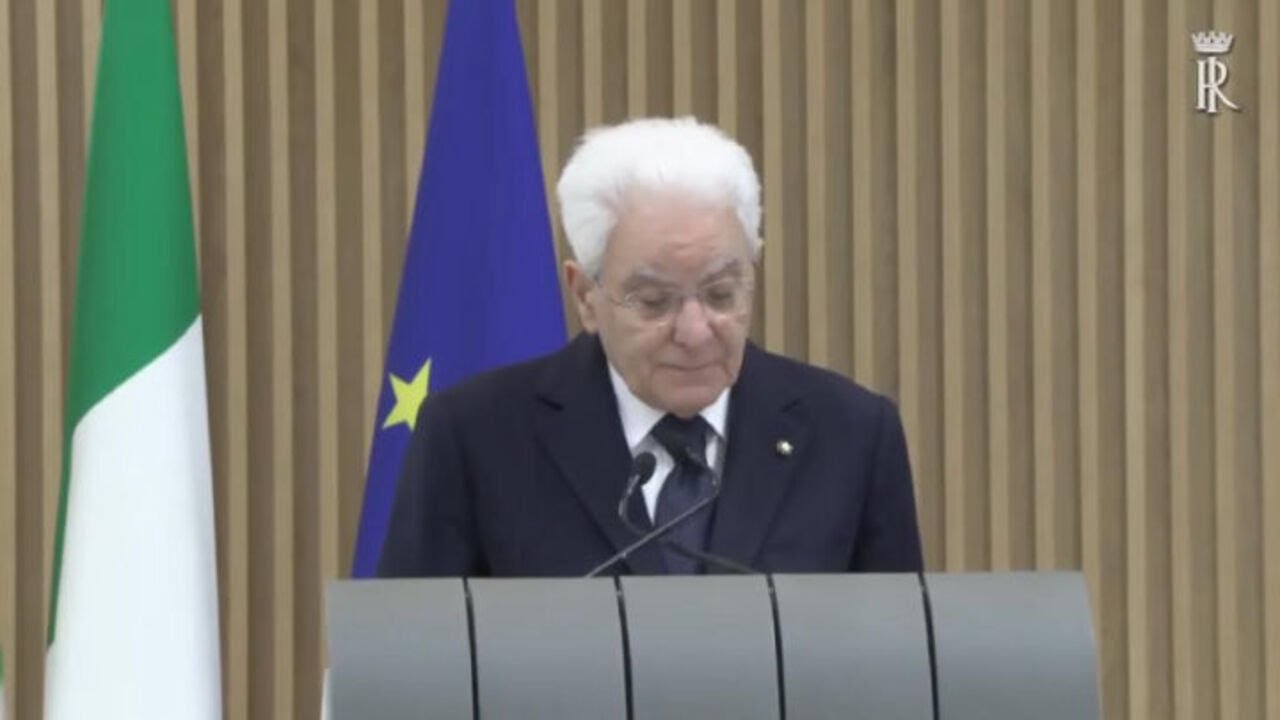 Mattarella: Da Russia aberrante volontà di ridefinire i confini con la forza
