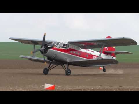 Antonov AN 2 Interflug Start und Landung Hedersleben 2017